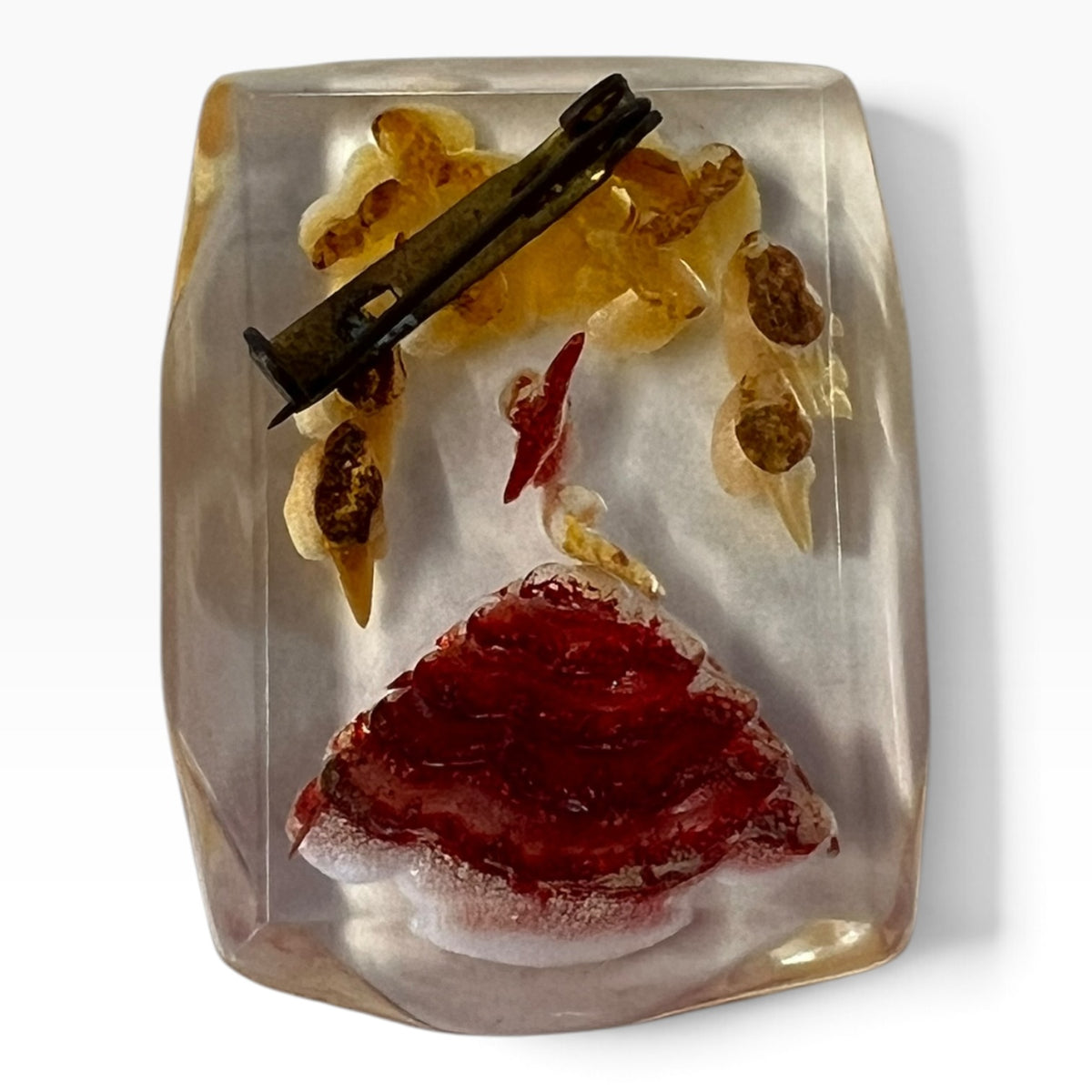 STRIKING 50s LADY LUCITE BROOCH