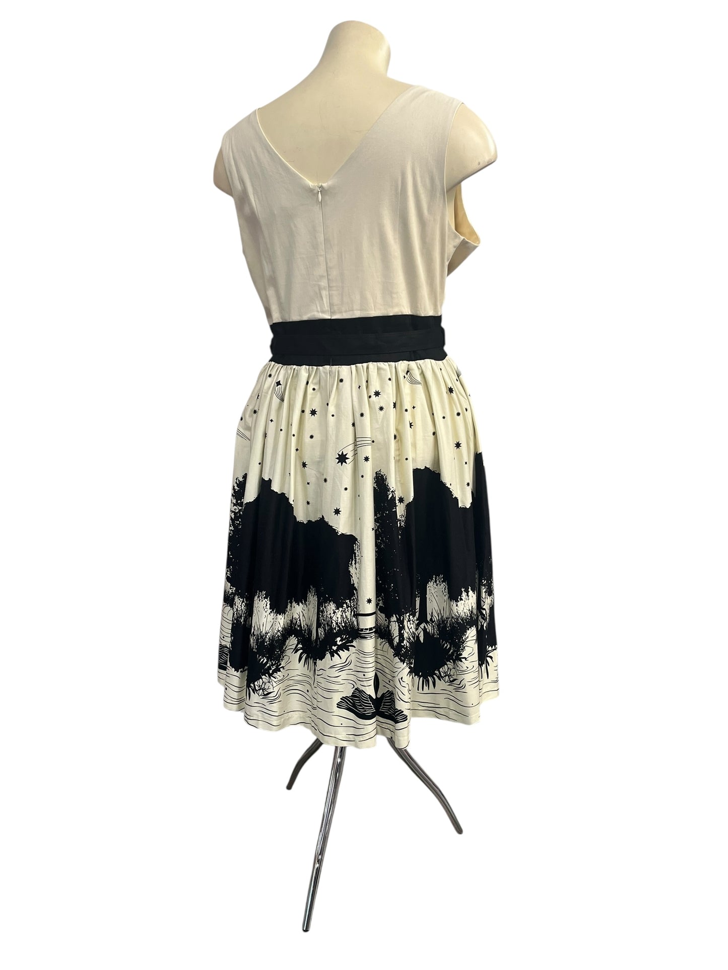 LINDY BOP SWAN DRESS | 20