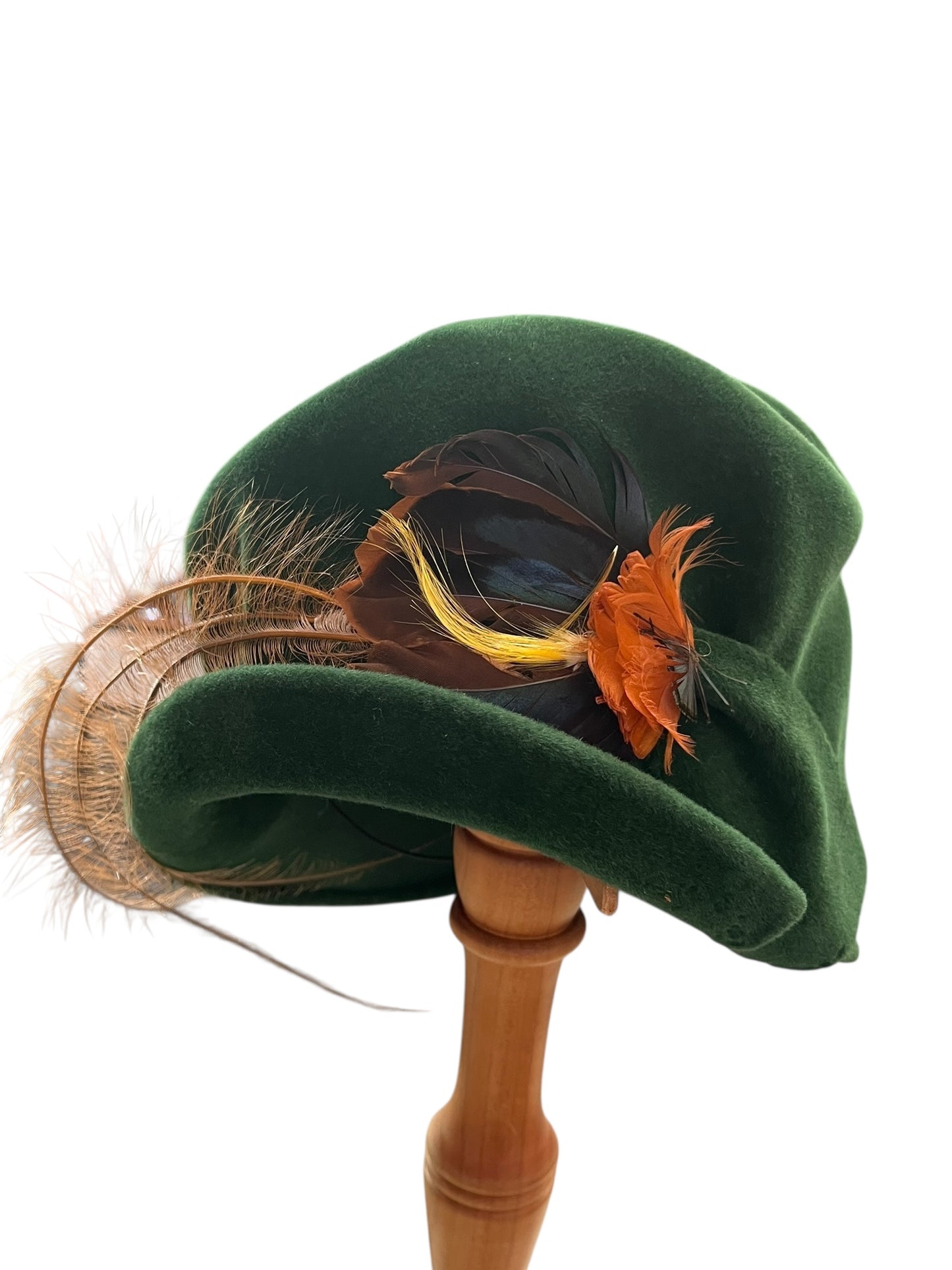 GREEN AND FEATHER CLOCHE HAT