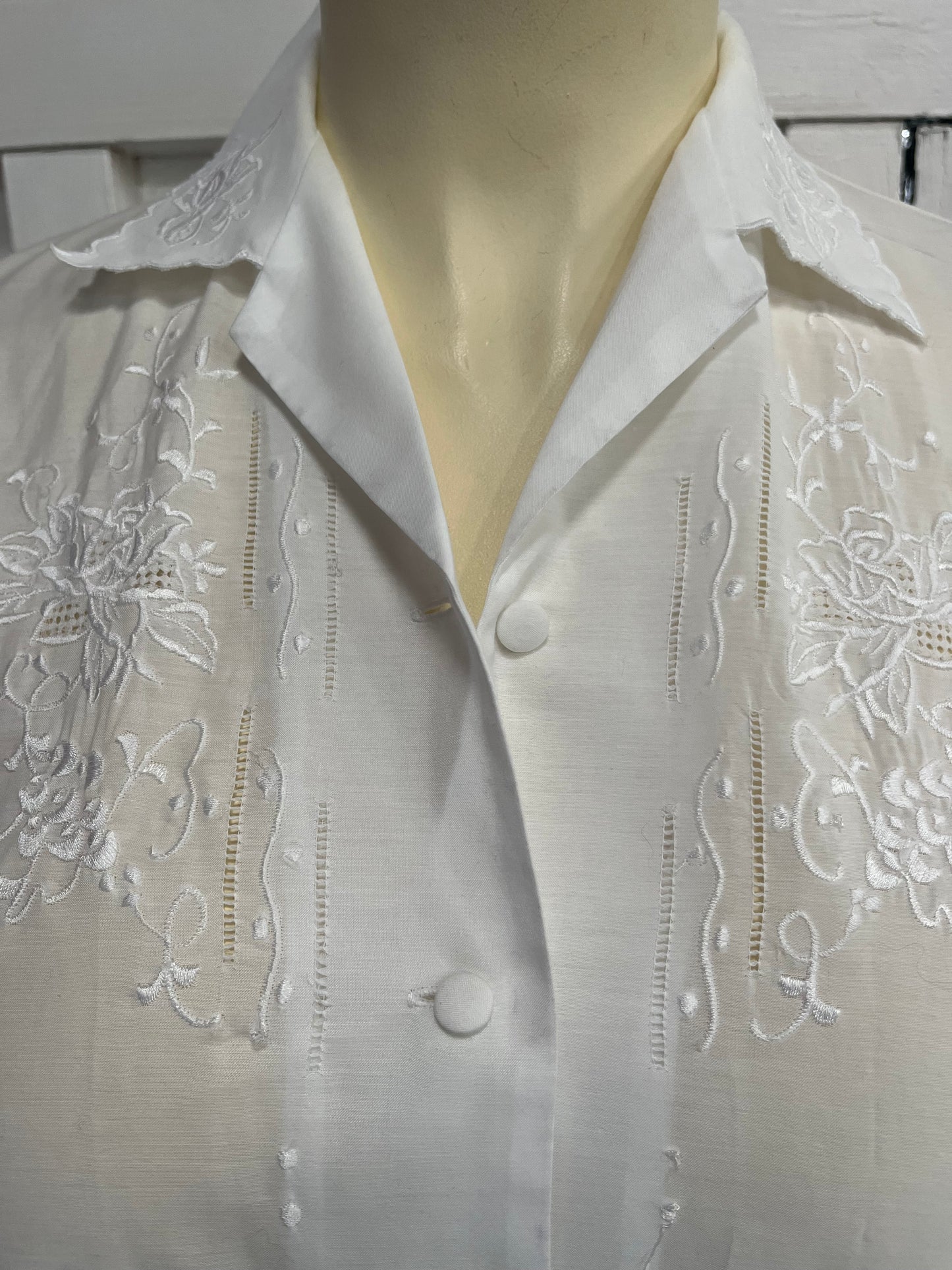 DAFFIDOL WHITE BLOUSE SZ L/14