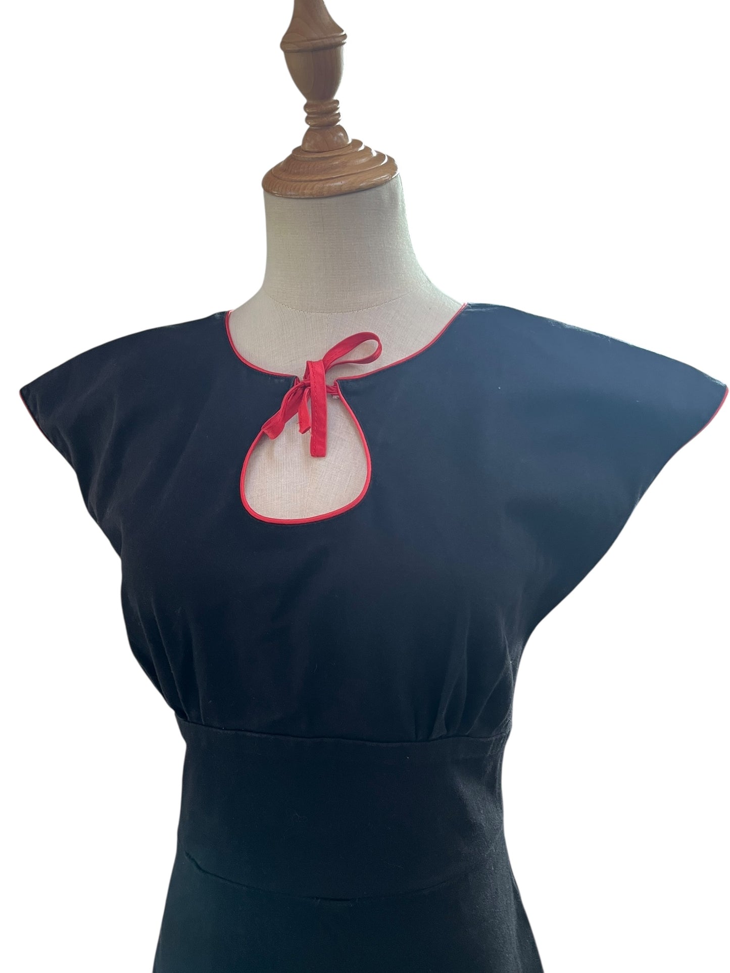 DEVOL BLACK & RED WIGGLE DRESS SZ M