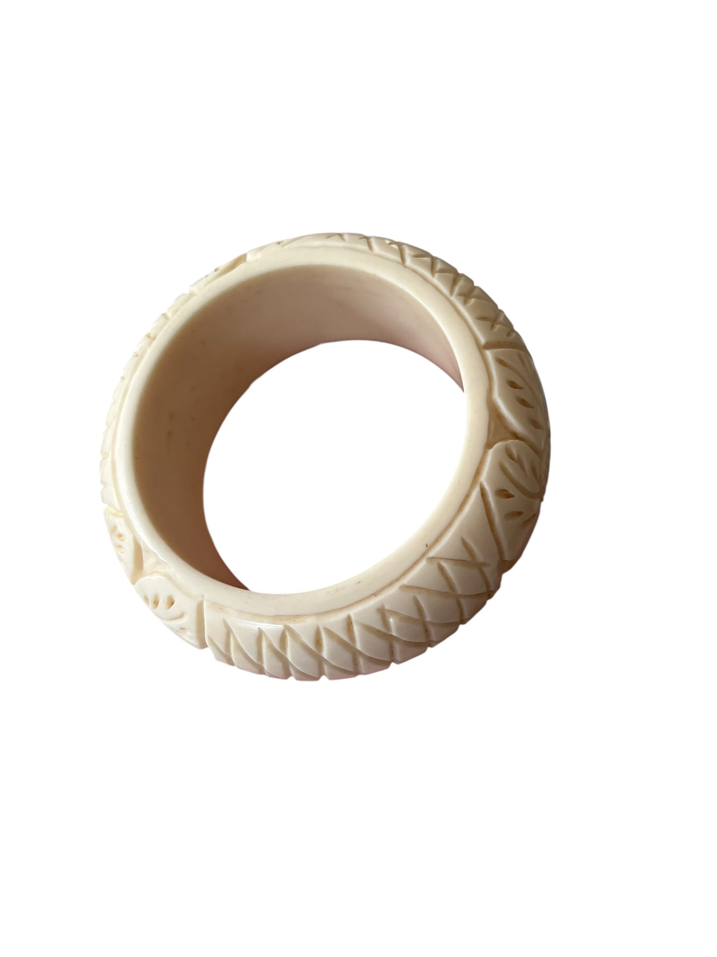 CREAM CARVED BANGLE