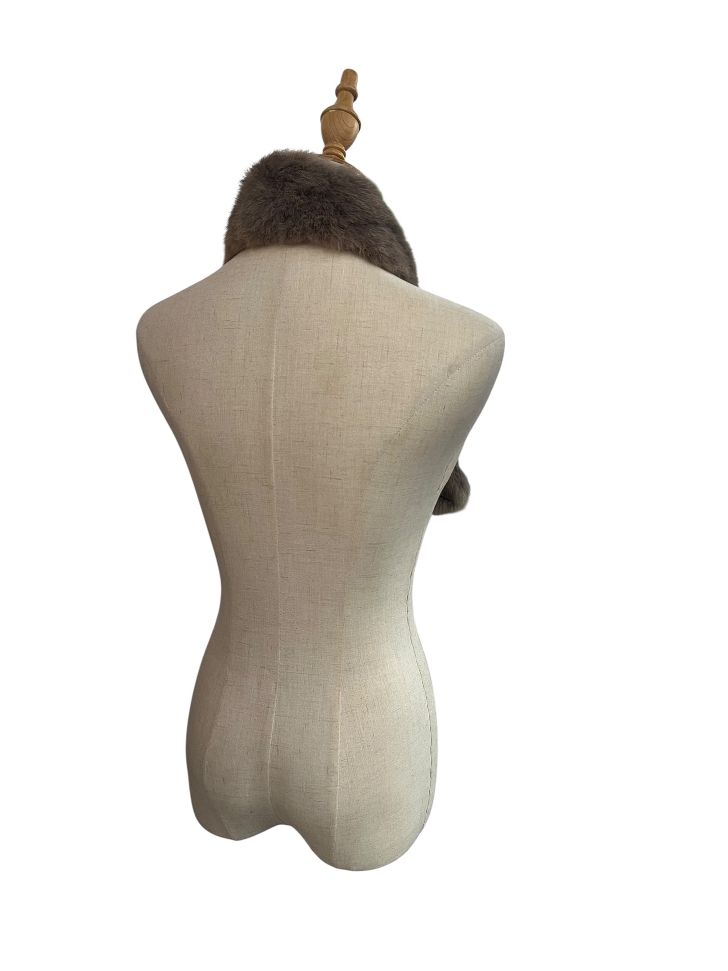 SOFT RABBIT NECKPIECE