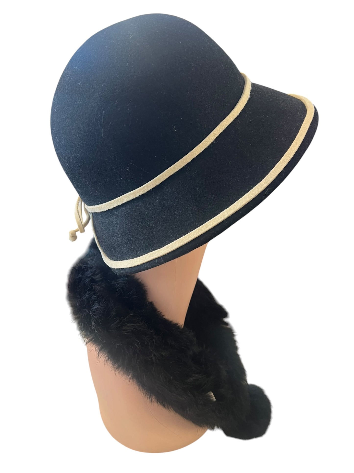 BLACK & CREAM CLOCHE HAT