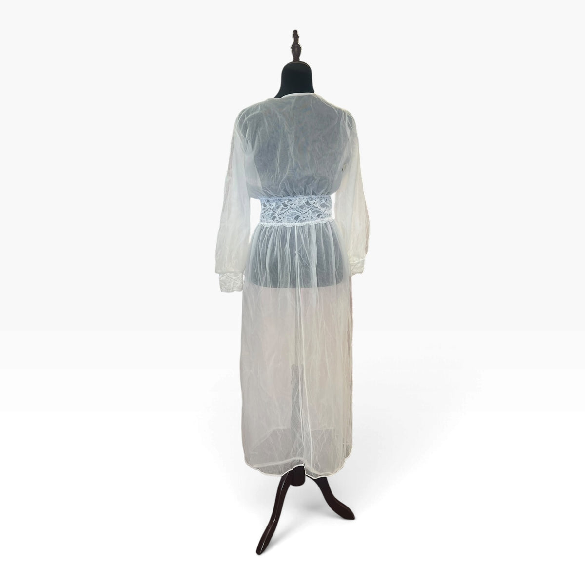 WHITE NYLON ROBE | 8/10