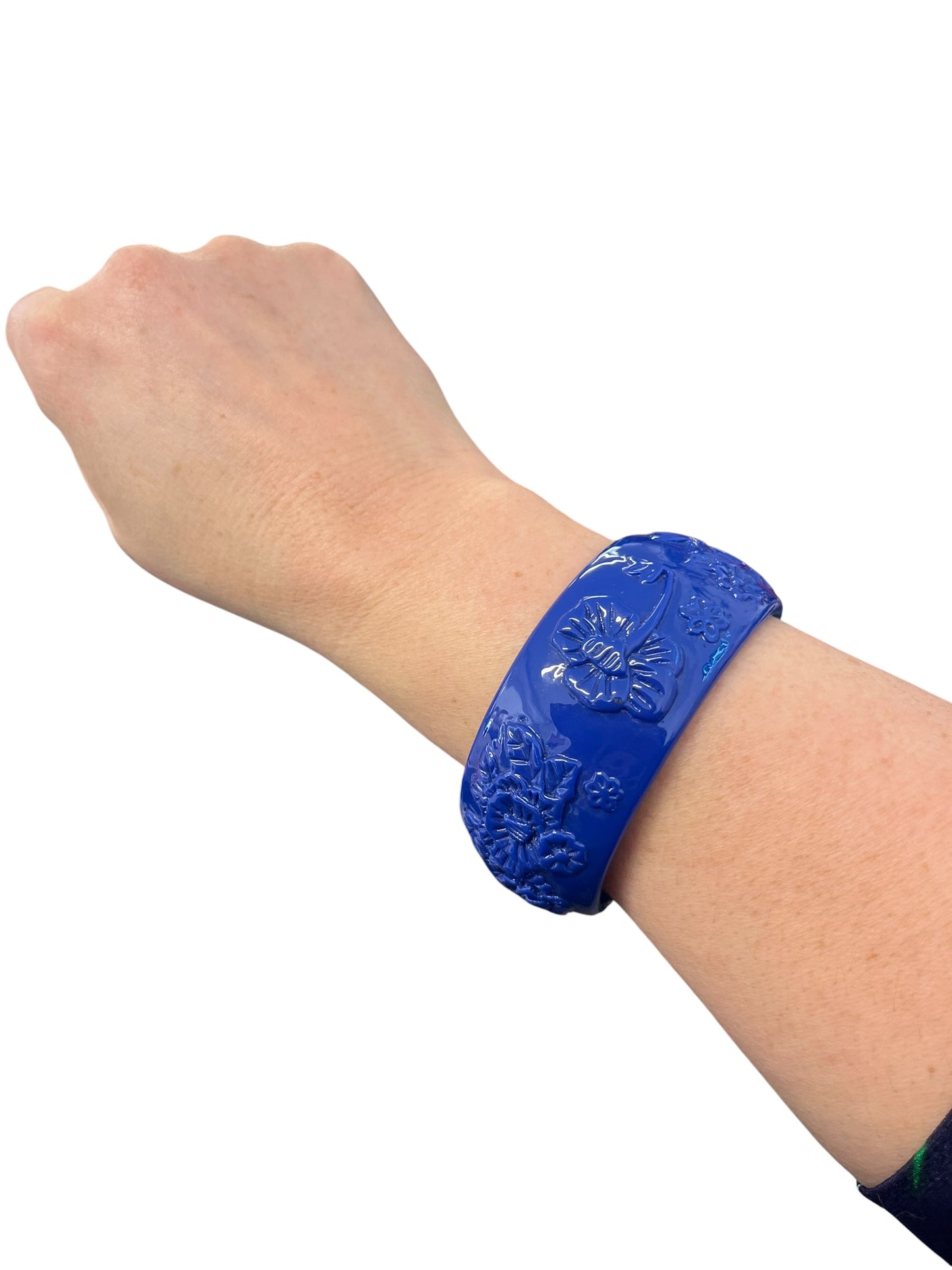 BLUE CARVED BANGLE