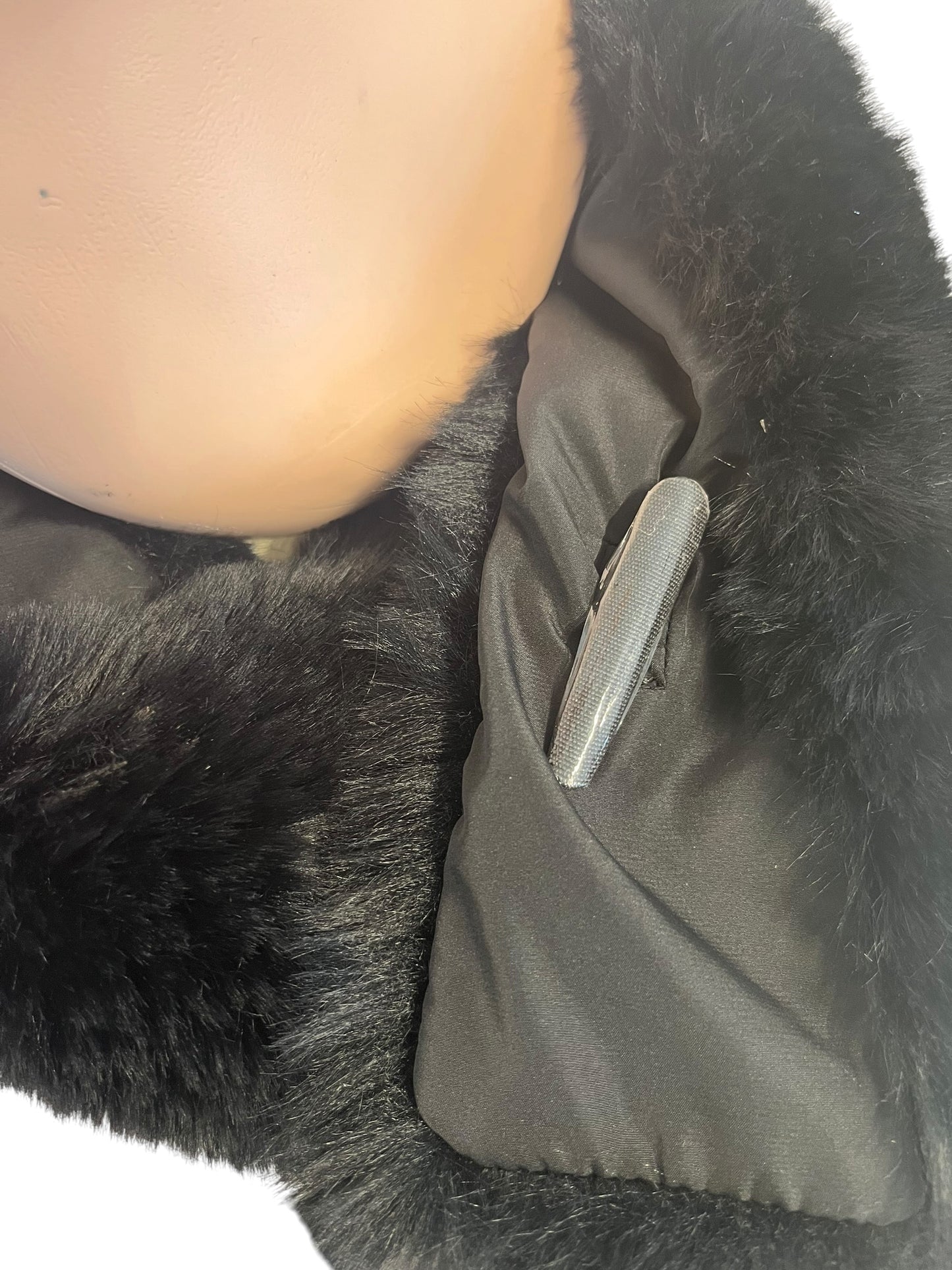 RED CURRENT BLACK FUR NECK CUFF