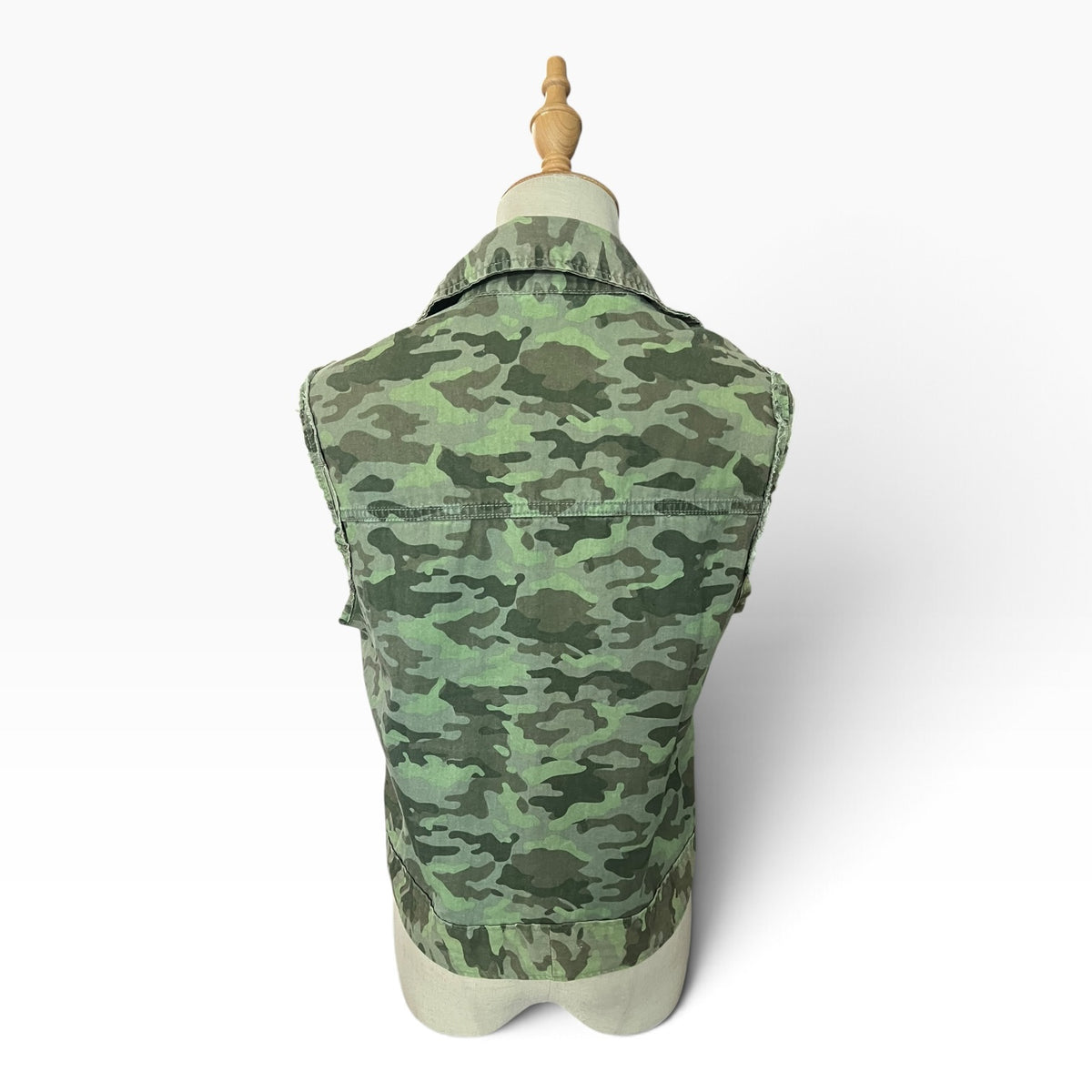 CAMEO EMBROIDERED TOP | 12