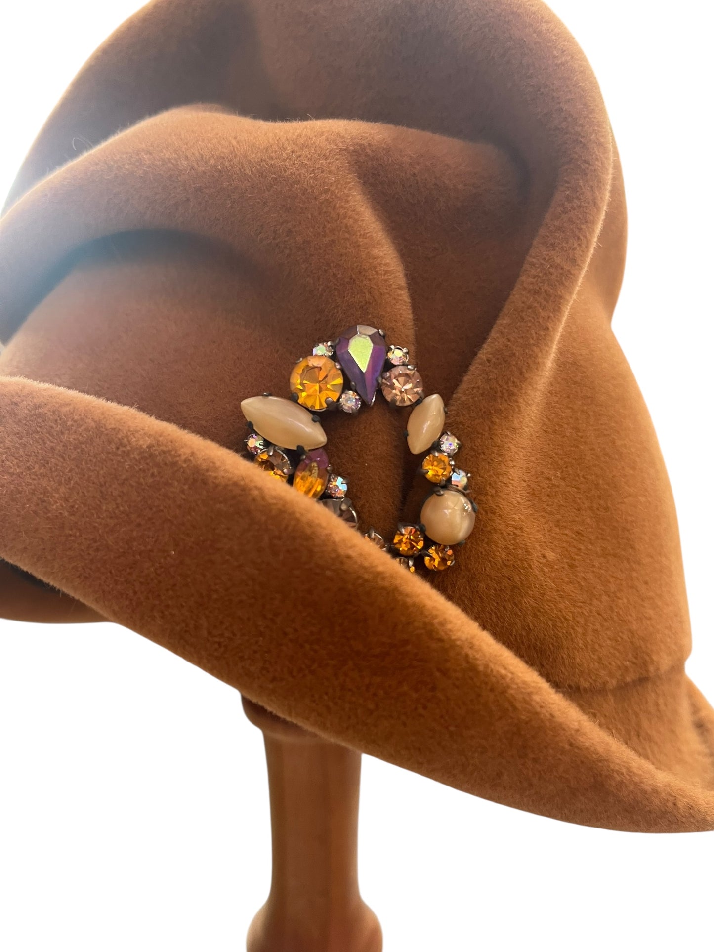 CARAMEL CLOCHE HAT
