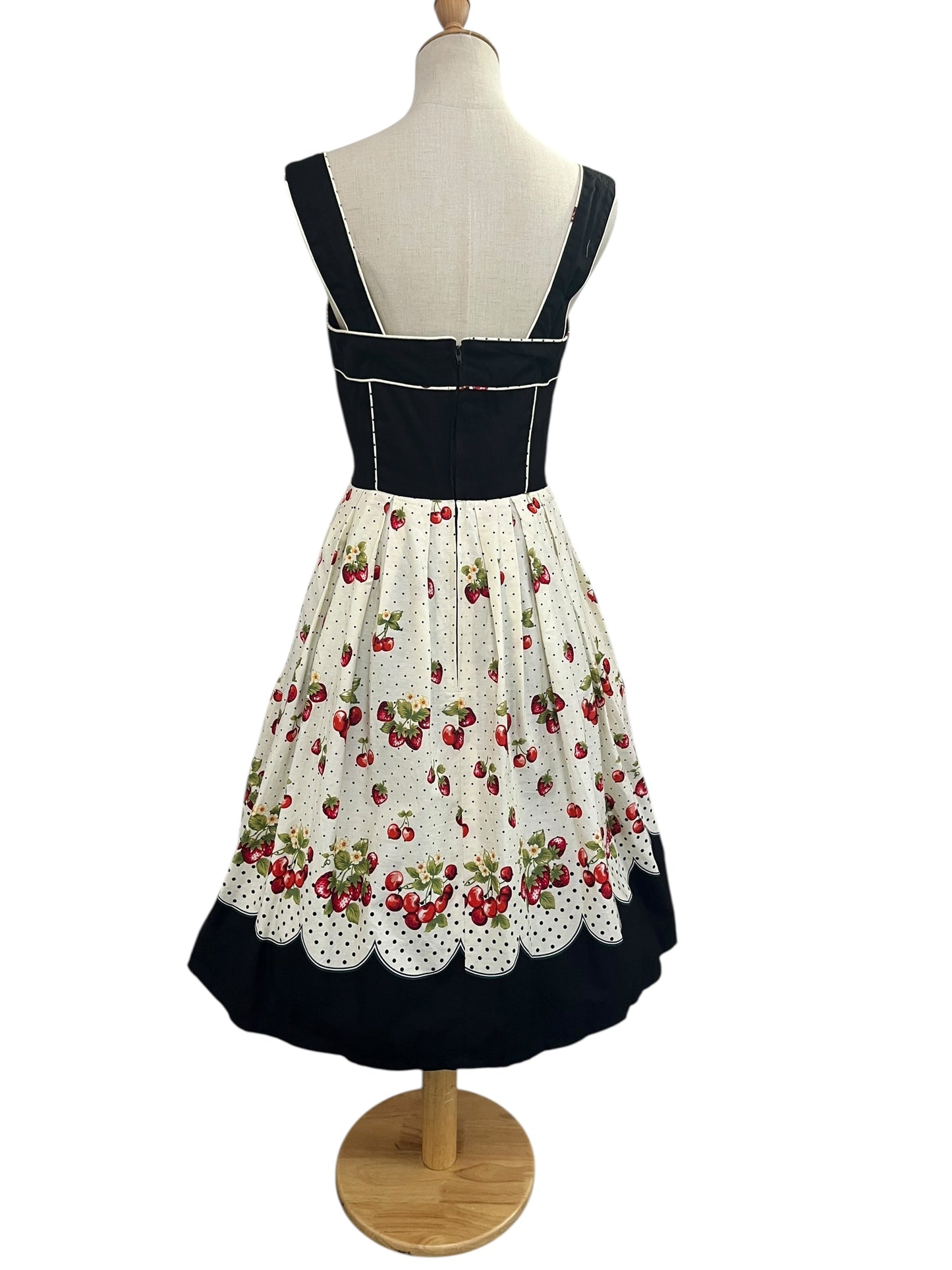 NINETEEN 50 STRAWBERRY & CHERRIES DRESS M/10-12