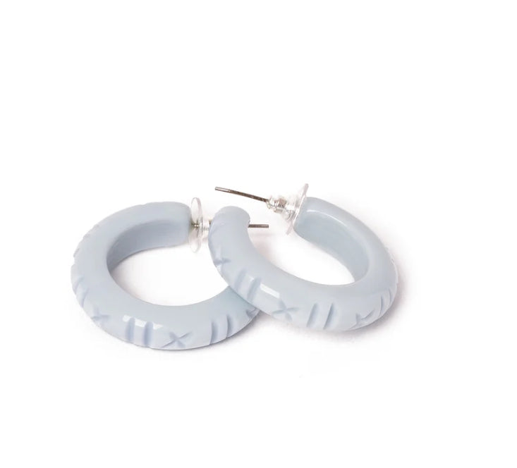POWDER BLUE CARVE HOOP EARRINGS