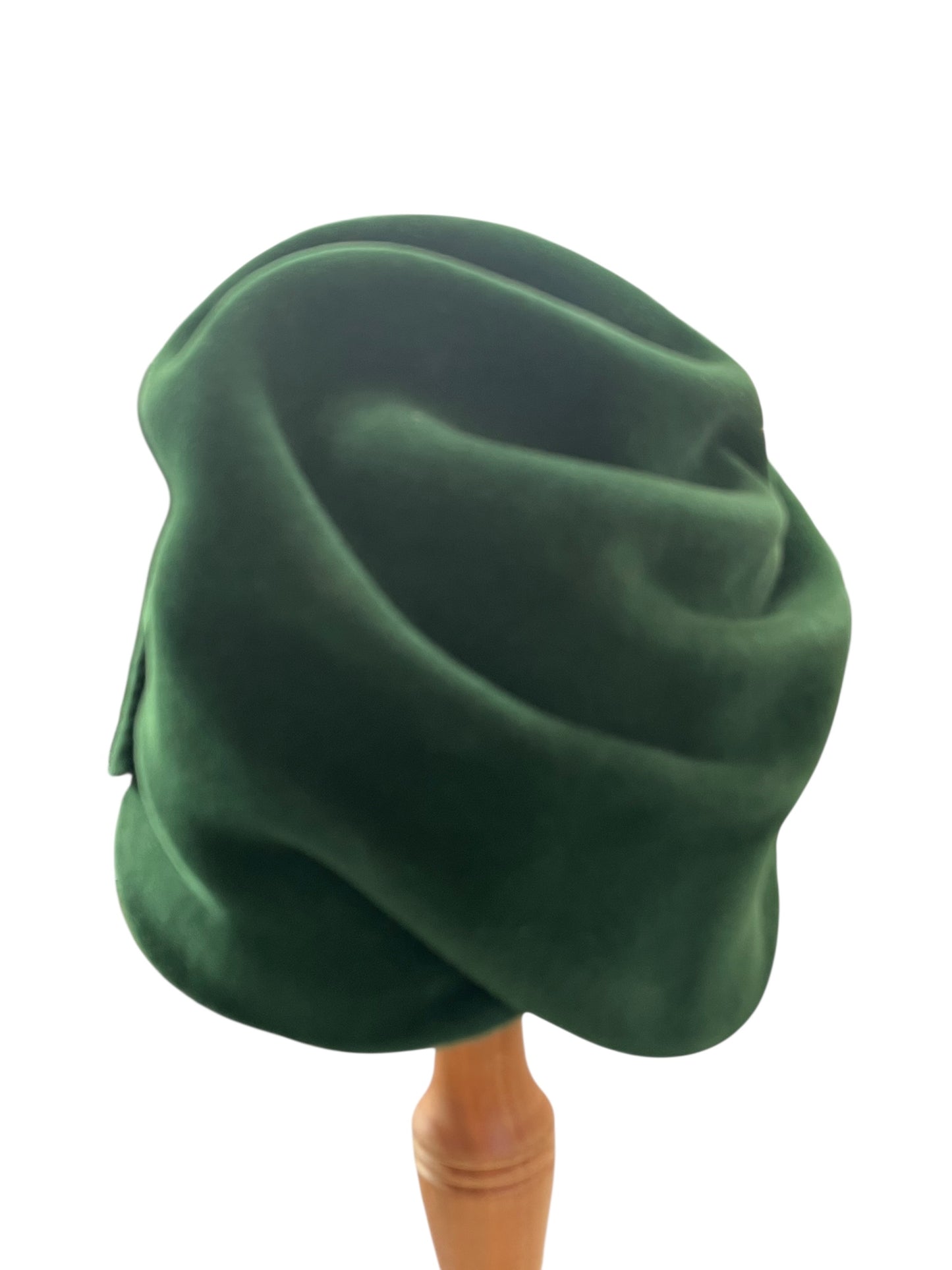 GREEN AND FEATHER CLOCHE HAT