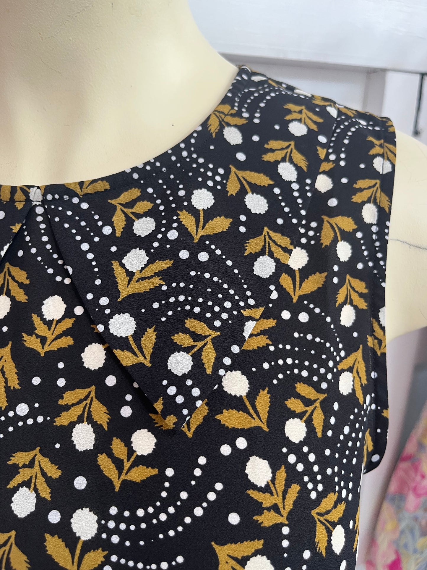 MODCOTH POMPOM TOP SZ L/14