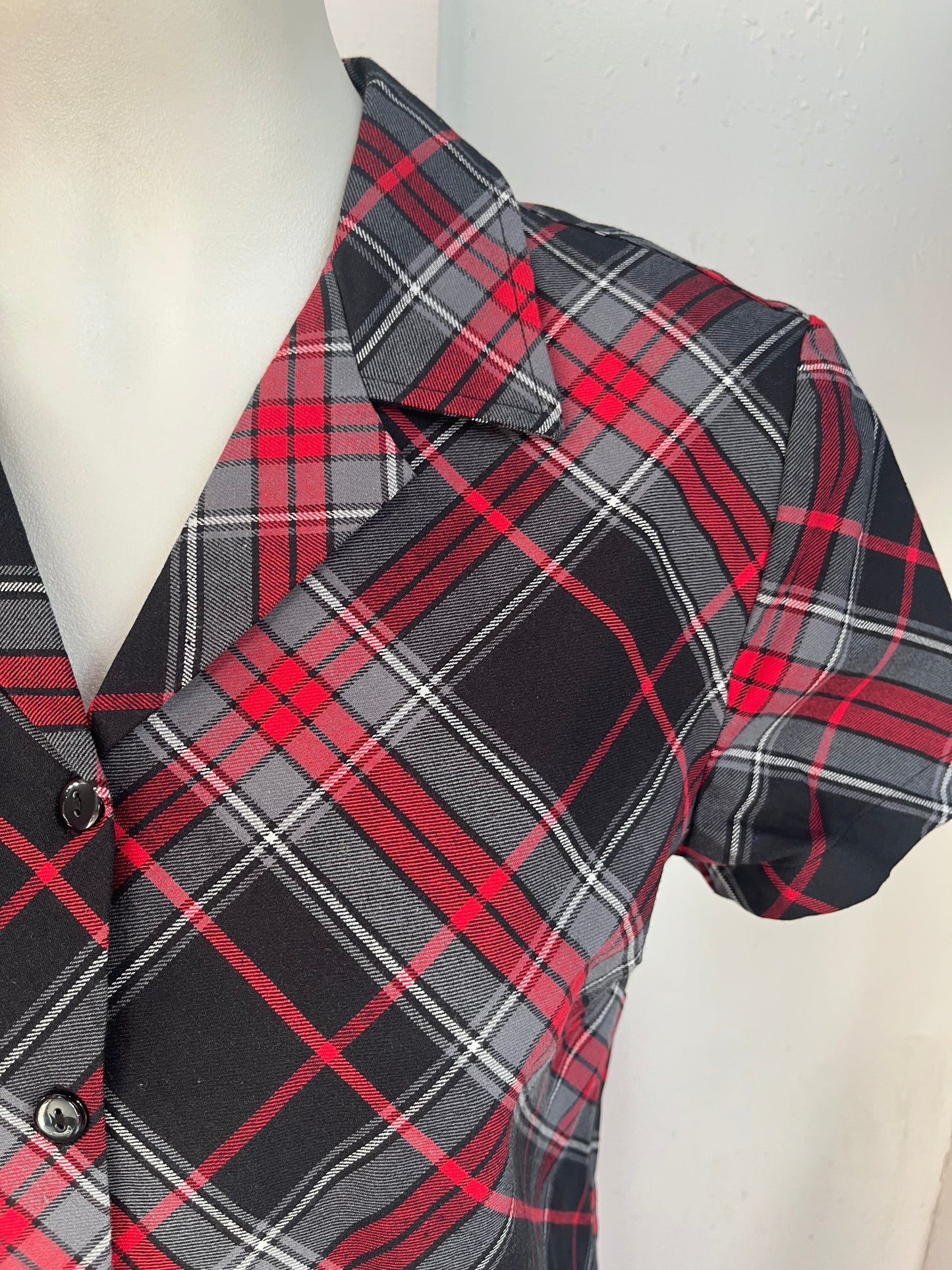 BLACK FRIDAY TARTAN SHIRT SZ 10