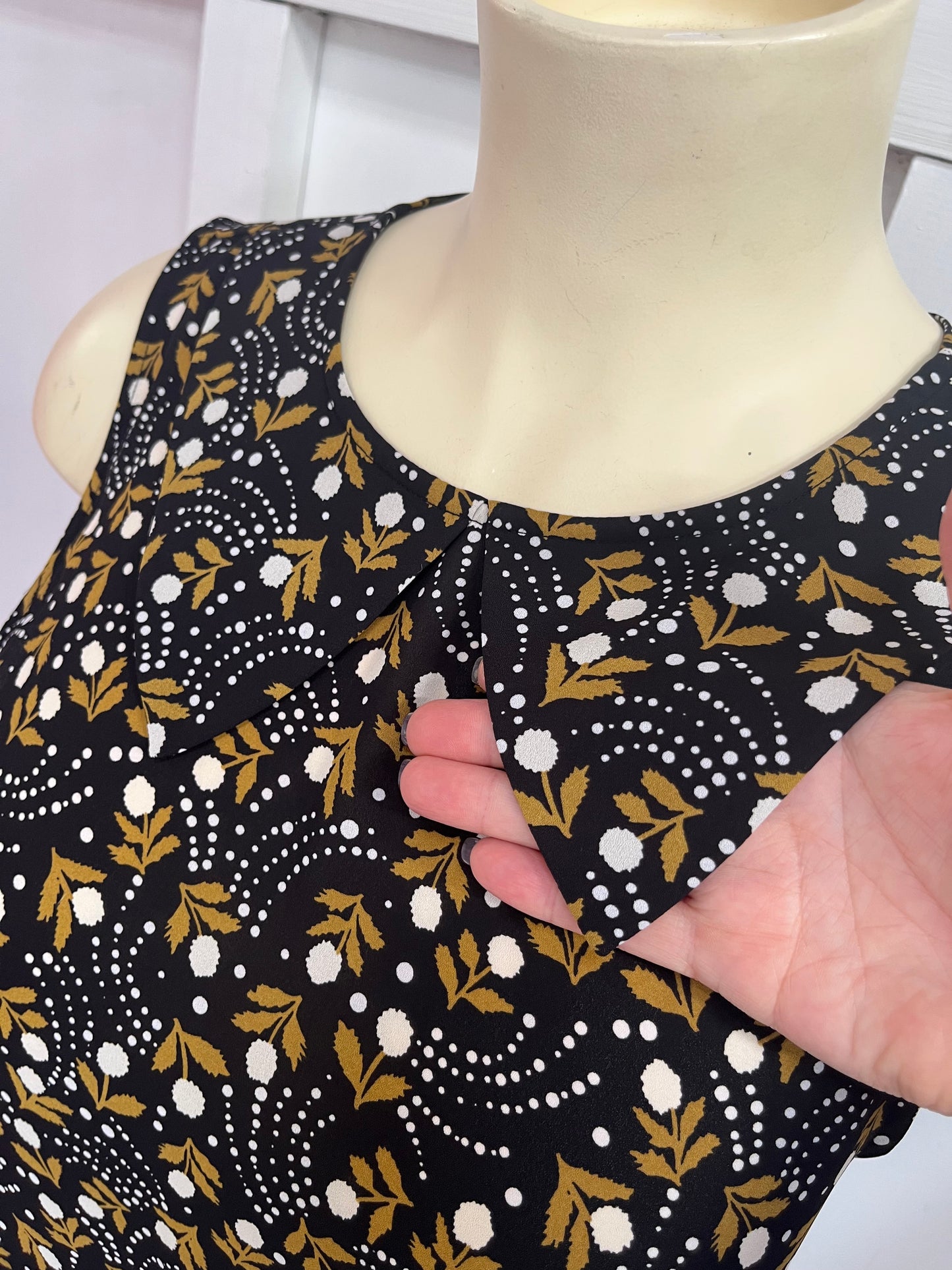 MODCOTH POMPOM TOP SZ L/14
