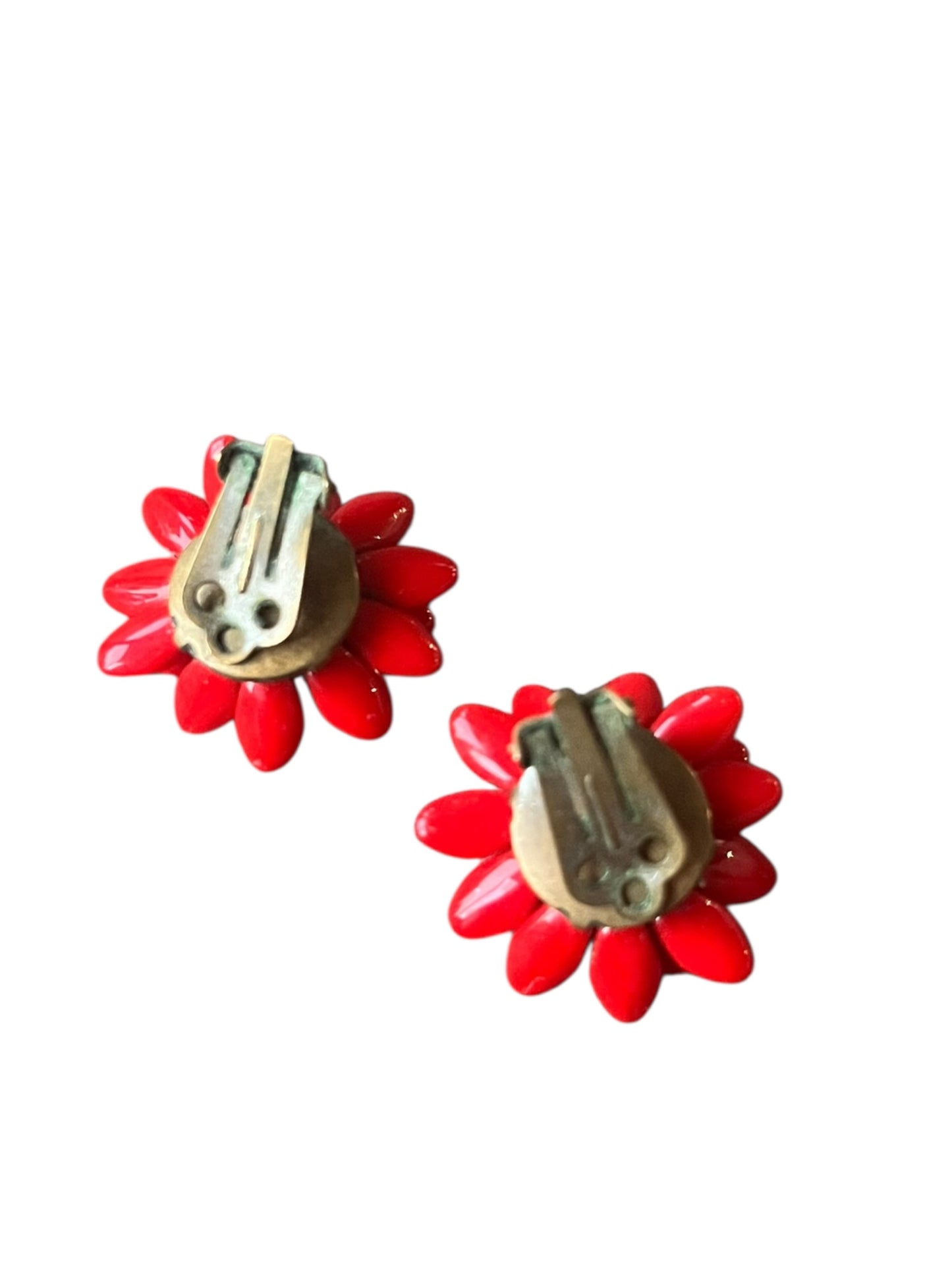 RED DAISY CLIP ONS