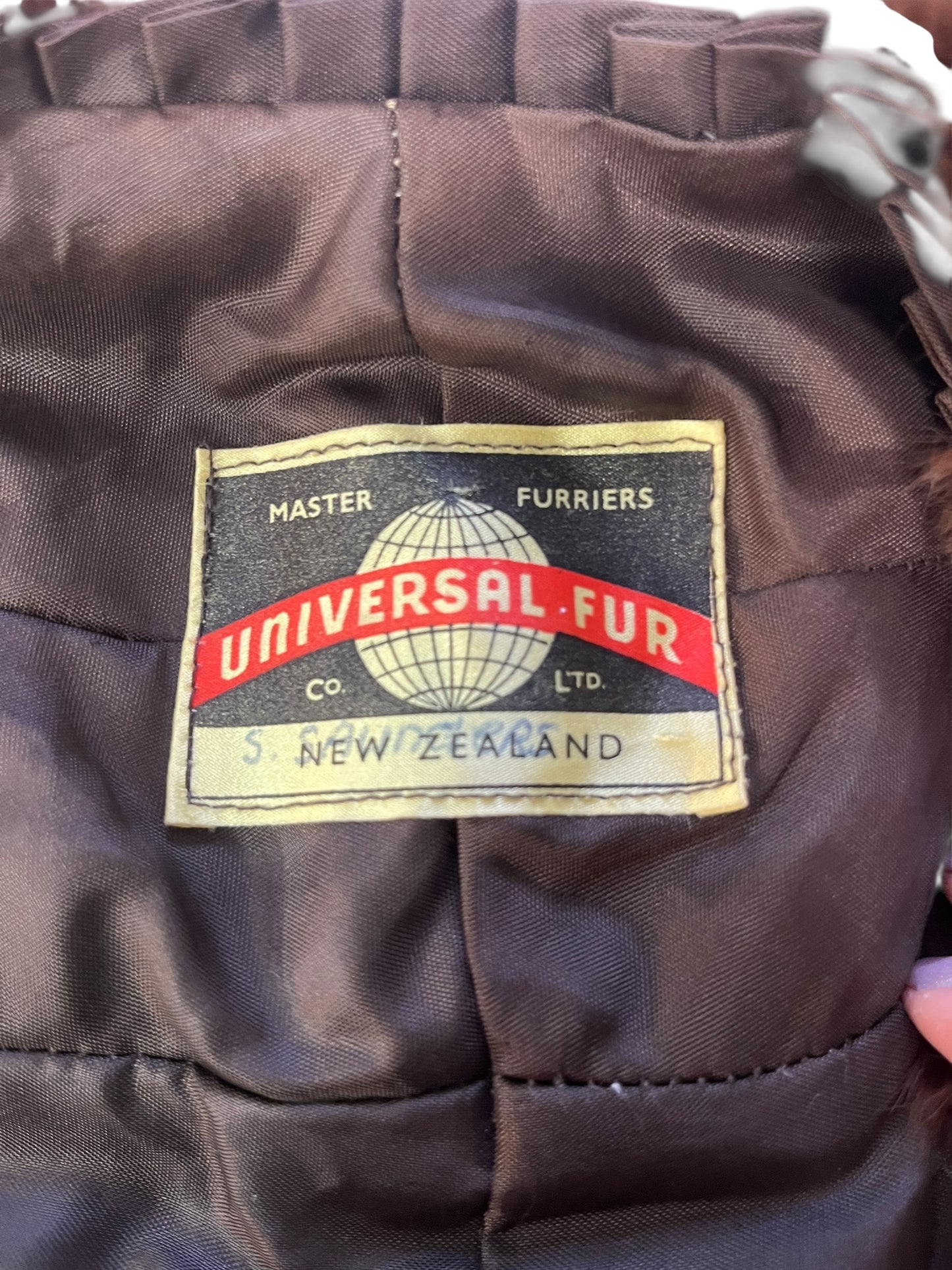 UNIVERSAL (NZ) FUR STOLE