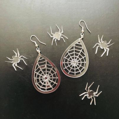 CLEAR SPIDERWEB EARRINGS