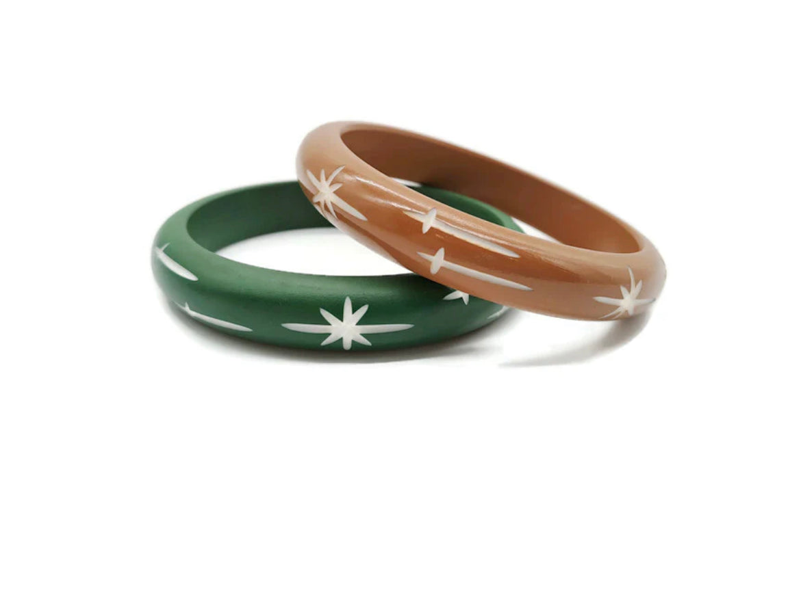 MIDI GREEN CARVE STARBURST BANGLE