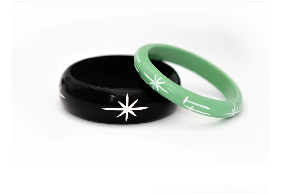 WIDE MINT GREEN CARVE STARBURST BANGLE