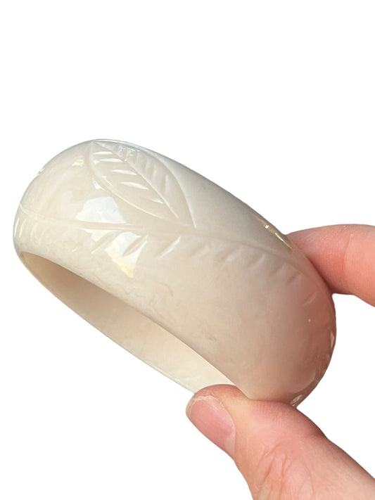 CREAM WIDE BANGLE