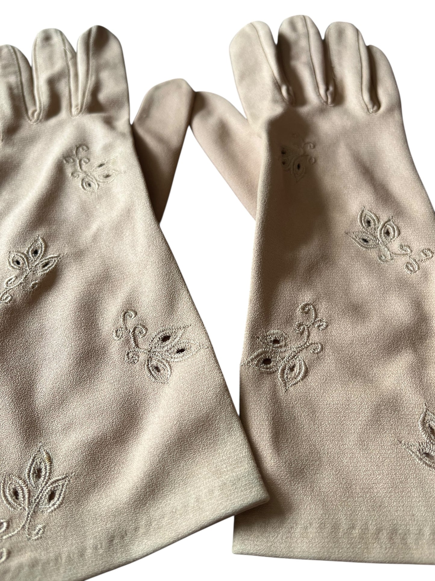 TAN MID LENGTH GLOVES