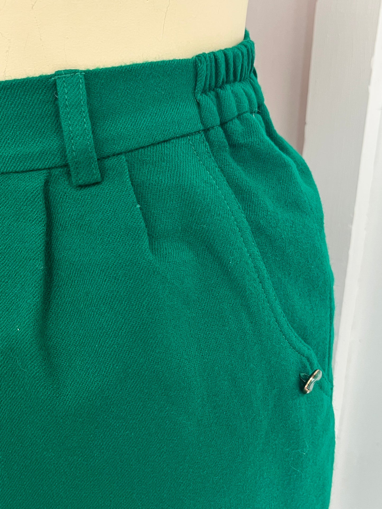 GREEN PURE WOOL SKIRT sz10/12