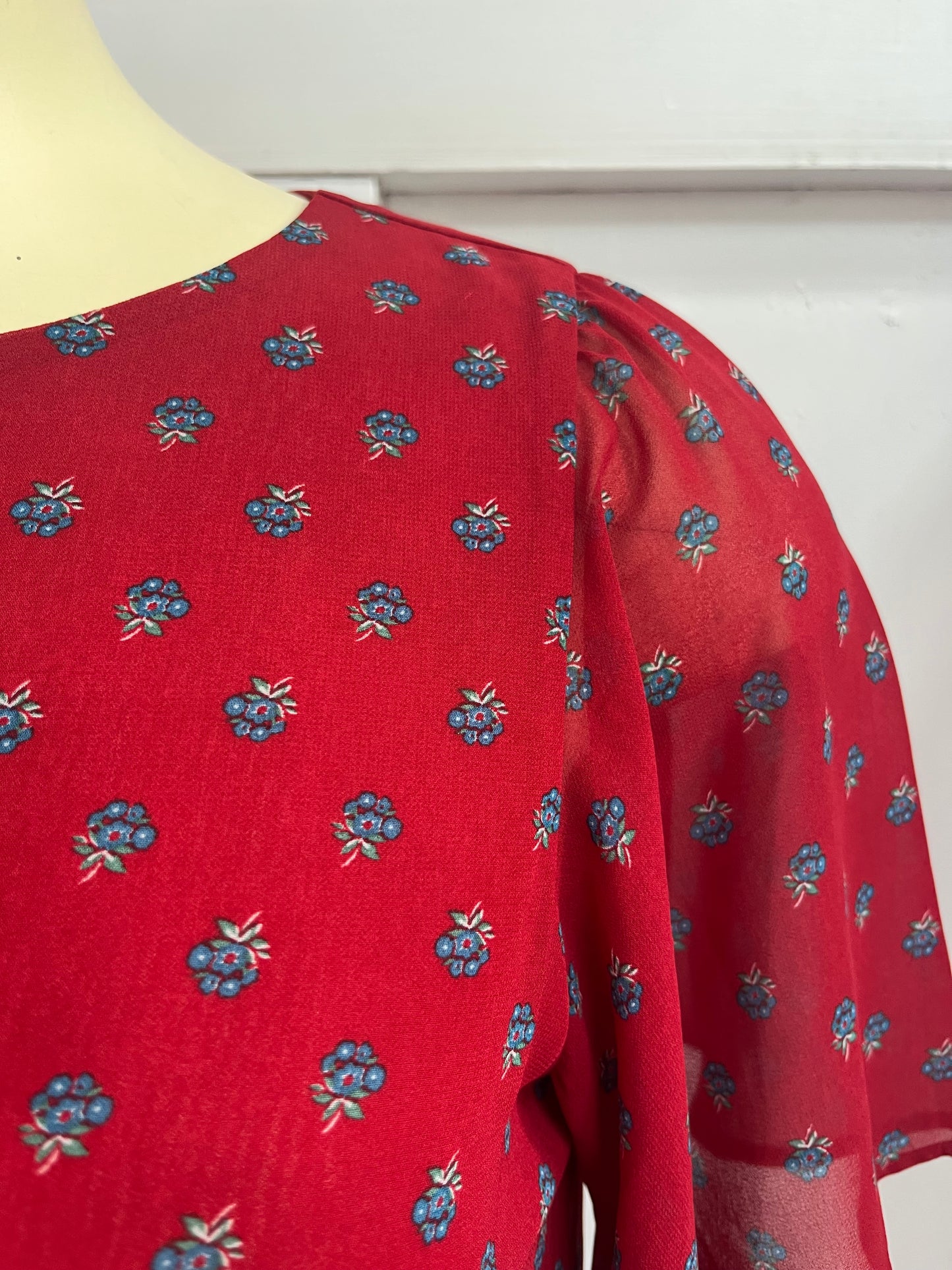 DISNEY RED BLOSSOM TOP SZ M/12/14