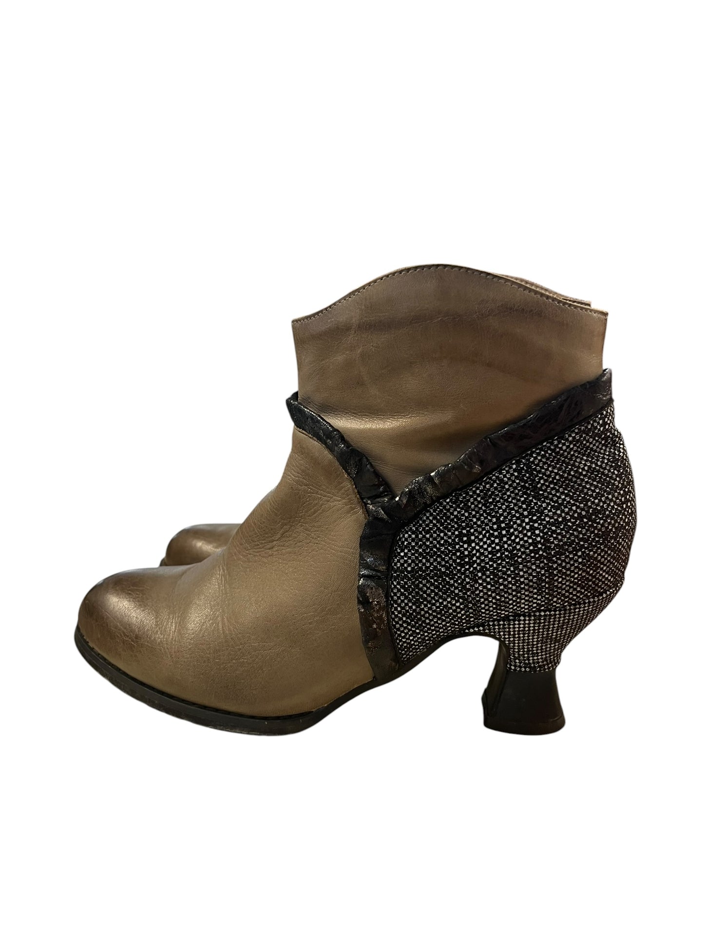 HELIUM LEATHER BOOTS | 40