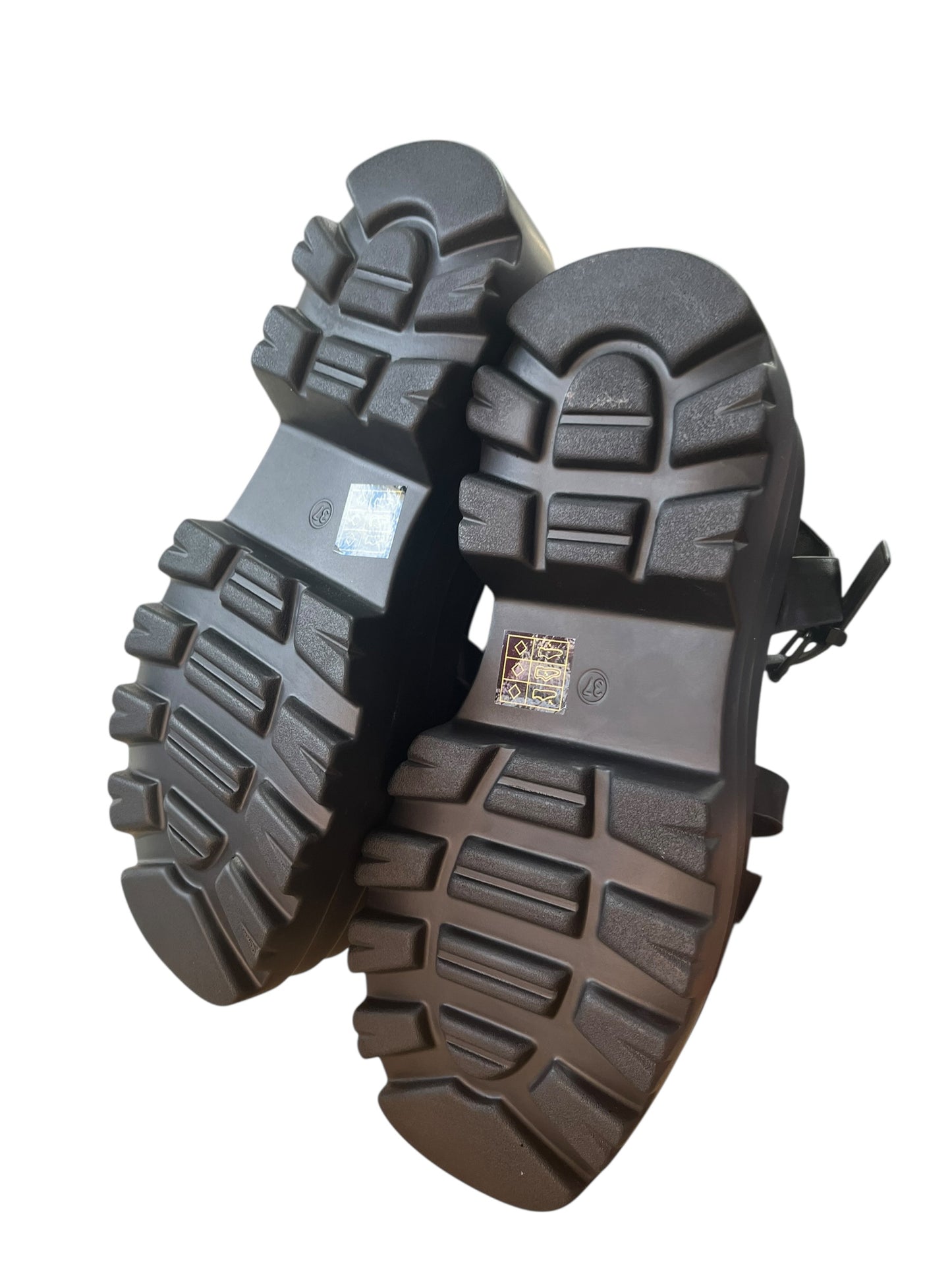 I-N-T-O BLACK PLATFORMS | 37