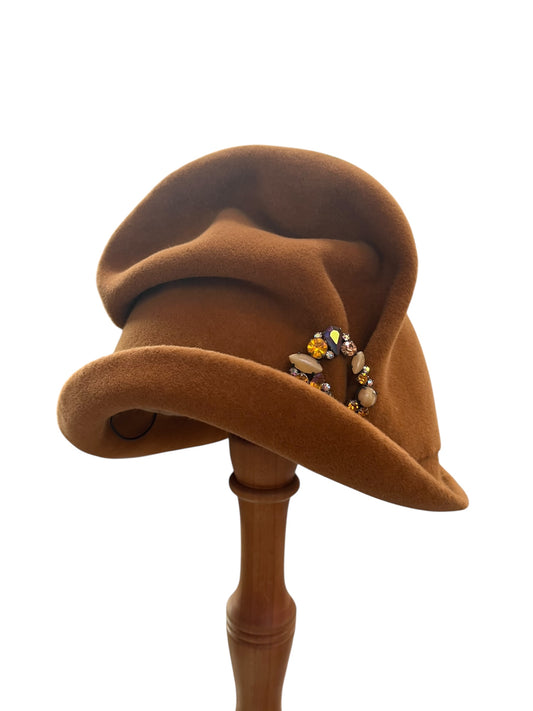 CARAMEL CLOCHE HAT