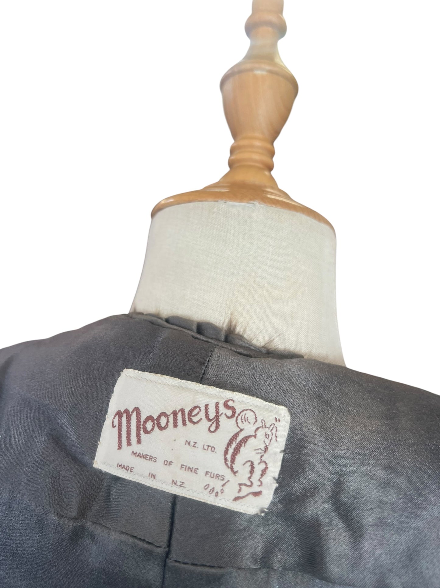 MOONEYS FUR STOLE