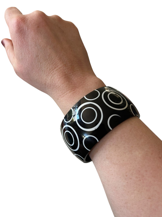 WIDE ORBS BANGLE