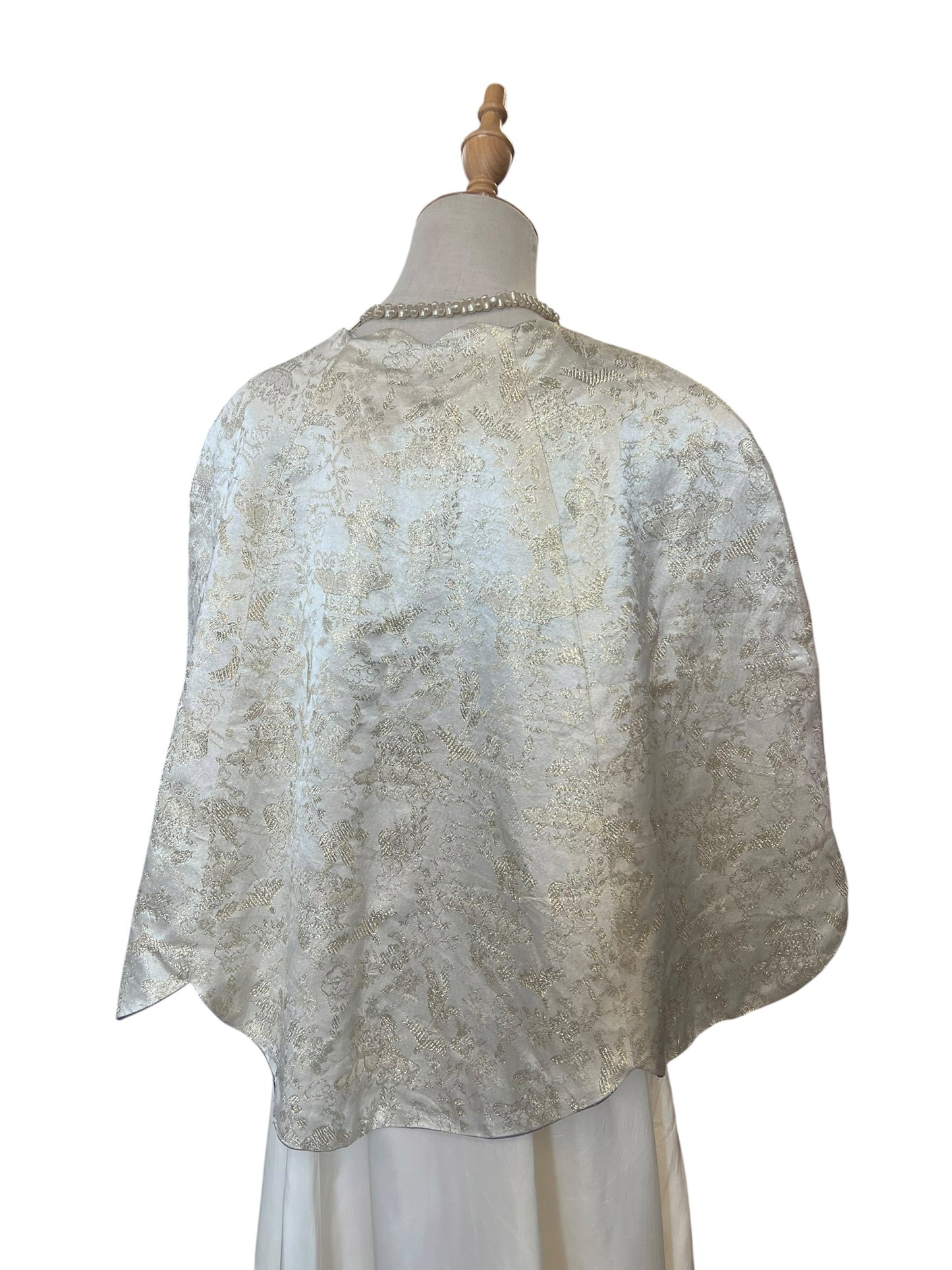 CREAM & GOLD CAPELET