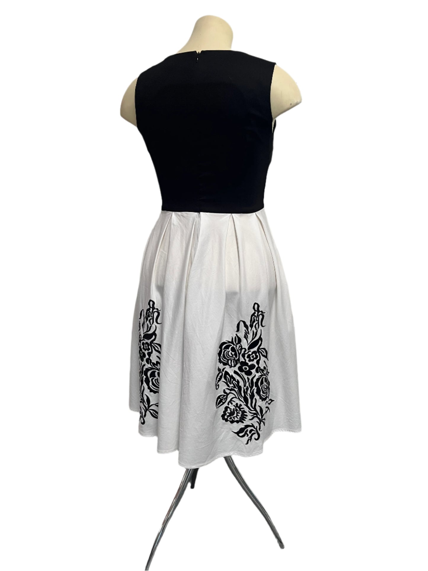 DOLLY & DOTTY BW ROSE DRESS SZ 14