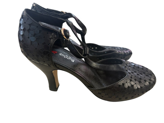 I LOVE BILLYS BLACK DAISY HEELS | 36