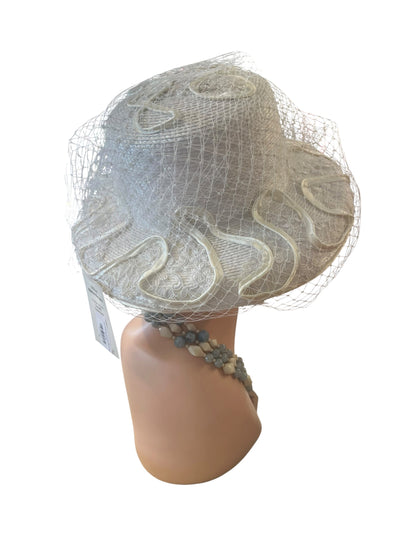 KATRINAS WHITE NET HAT