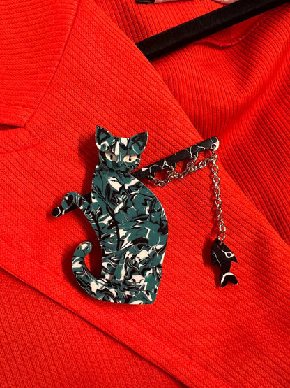 ERSTWILDER - THE FAMOUS FISHING CAT BROOCH LARGE