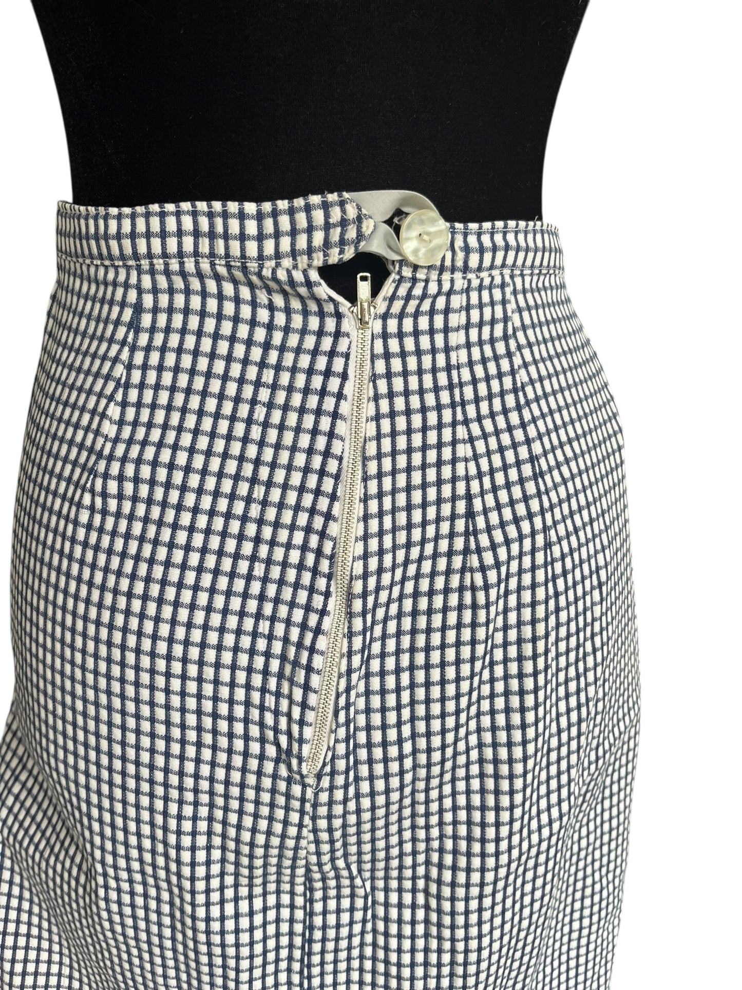 CARNEGIE MODES NAVY SUIT | 10