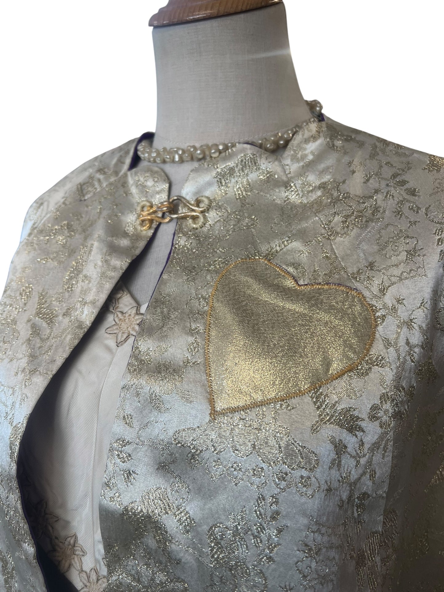 CREAM & GOLD CAPELET