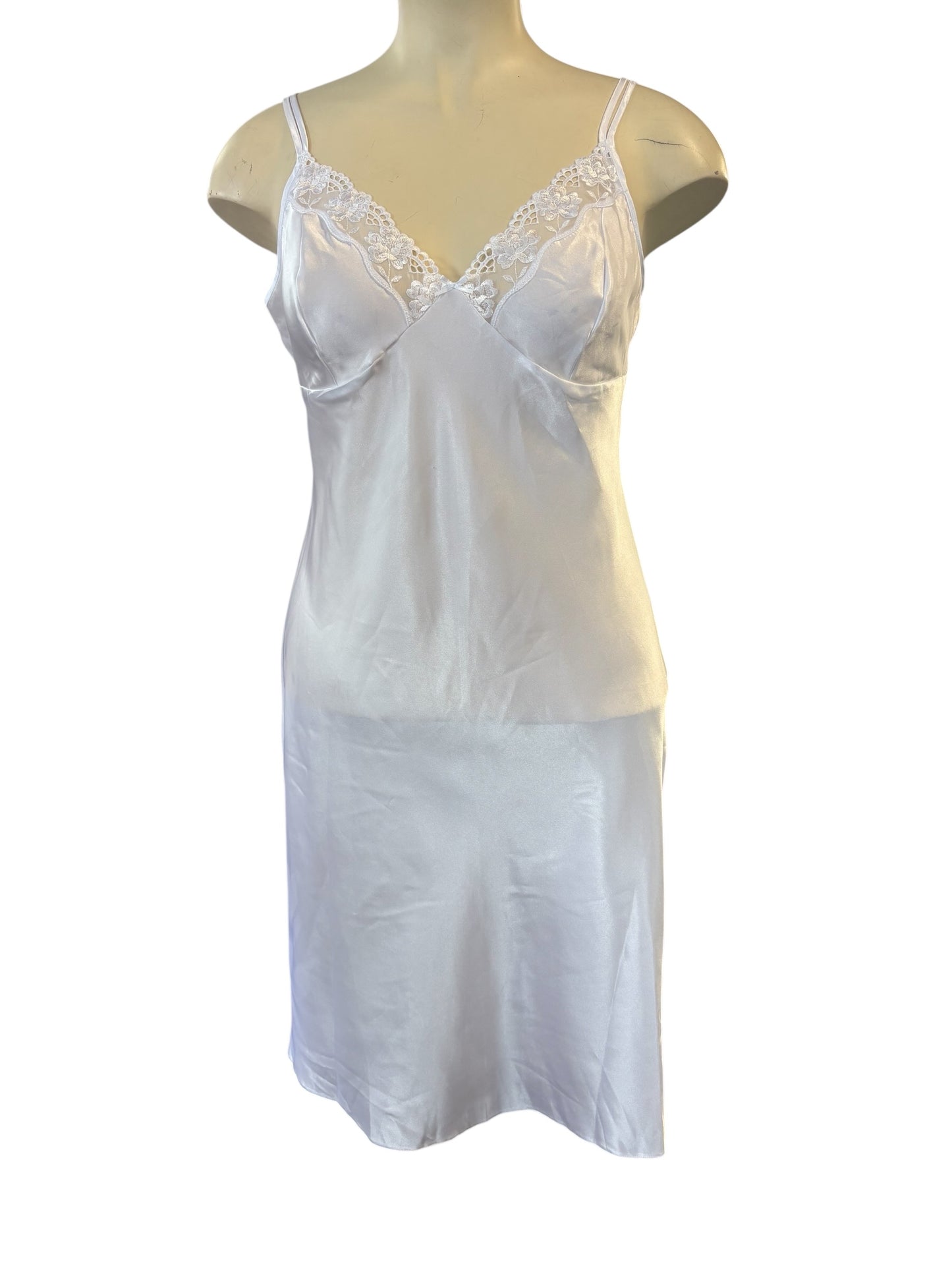 WHITE NIGHTGOWN WITH LACE | 8