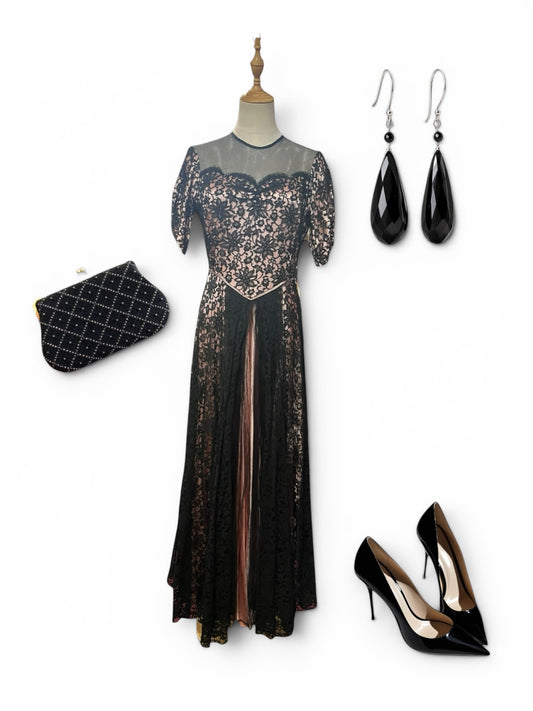 PINK AND BLACK LACE GOWN | 8/10