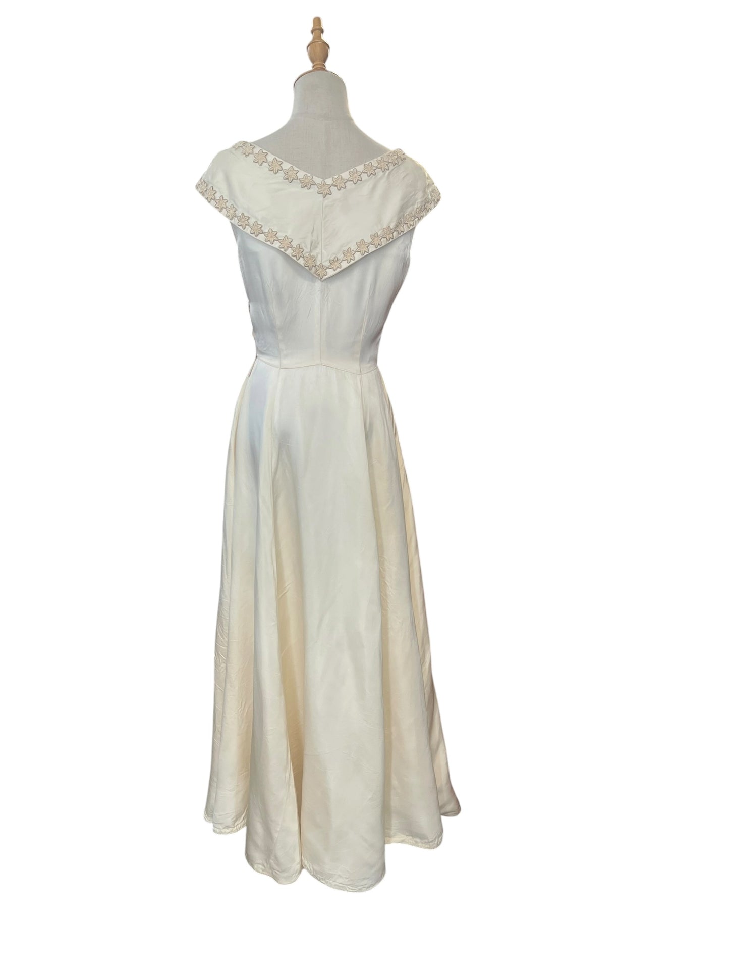 VINTAGE CREAM GOWN | 8