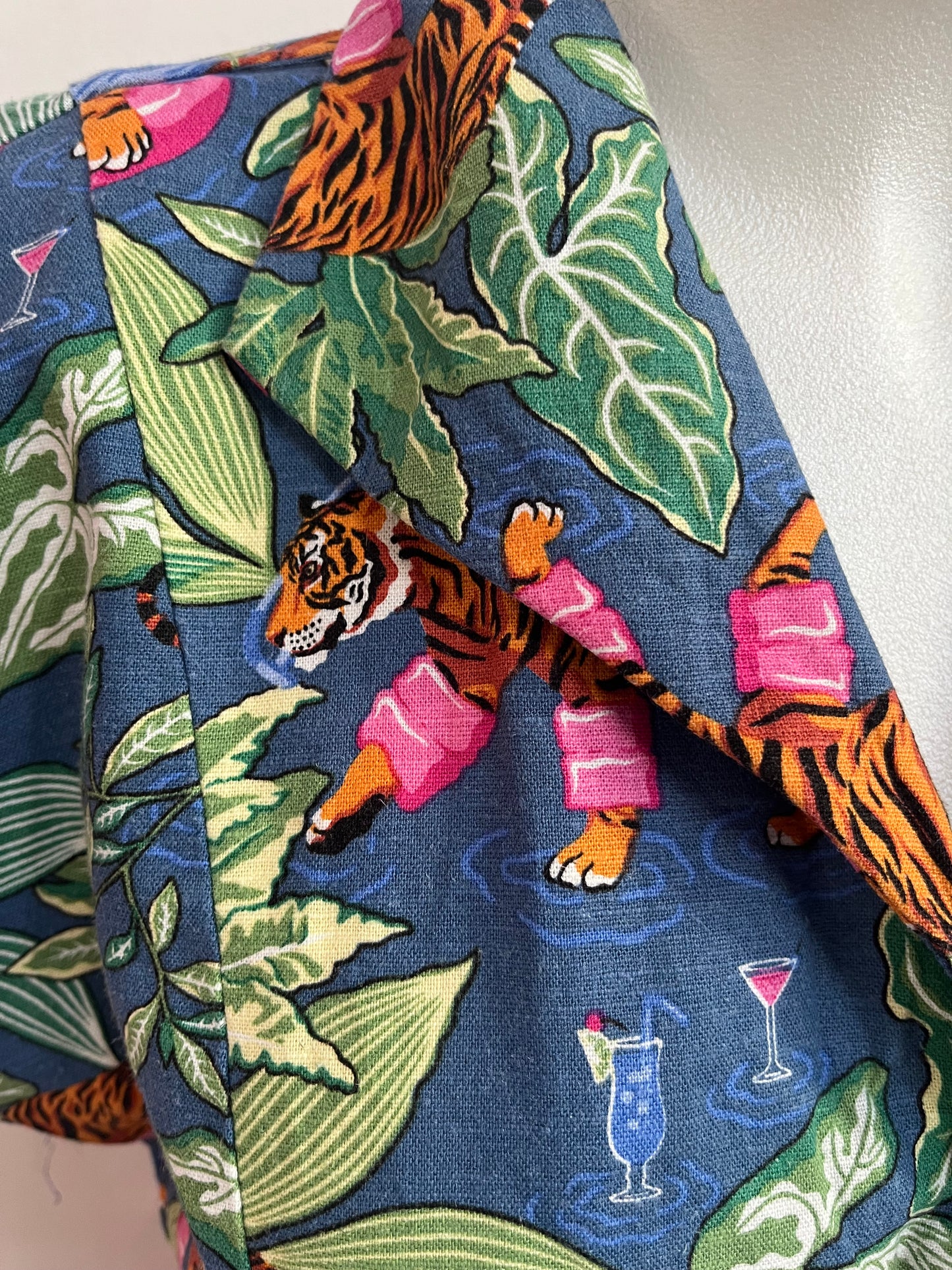 REVIVAL FLAMINGO & TIGER SHIRT SZ 12
