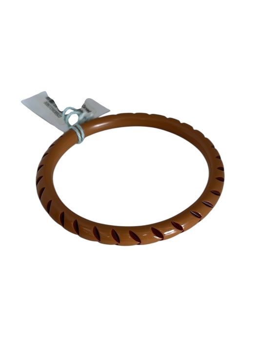 DUCHESS ALMOND NARROW BANGLE