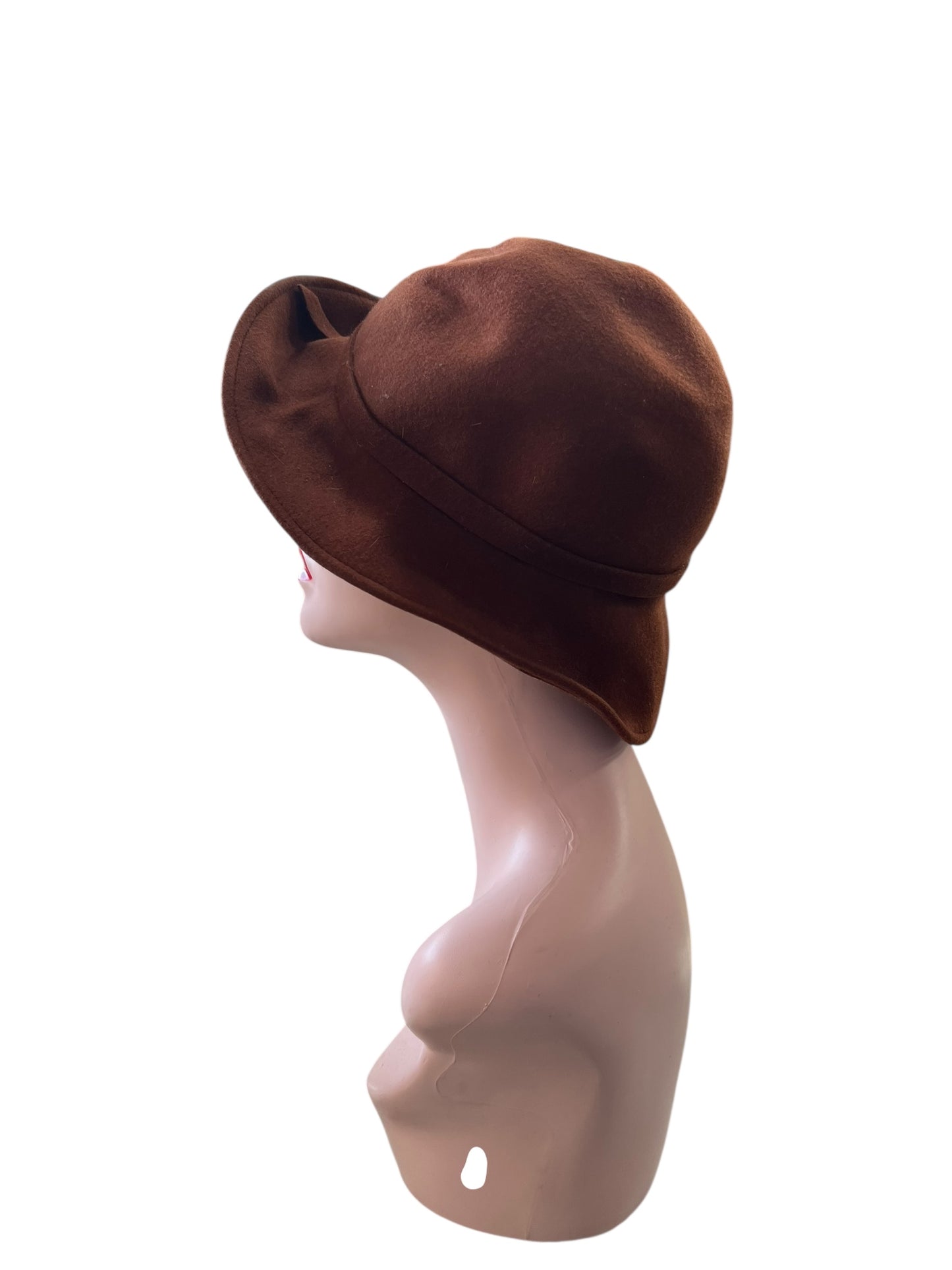 CARAMEL CLOCHE HAT