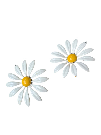 WHITE DAISY CLIP ONS