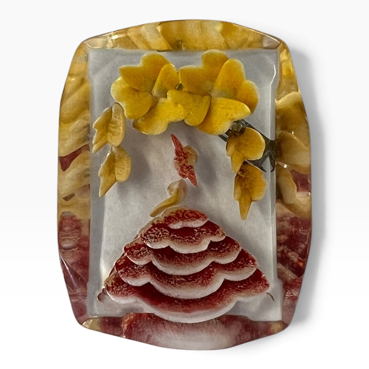 STRIKING 50s LADY LUCITE BROOCH