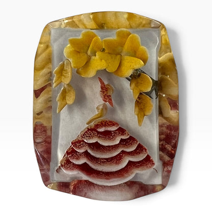 STRIKING 50s LADY LUCITE BROOCH