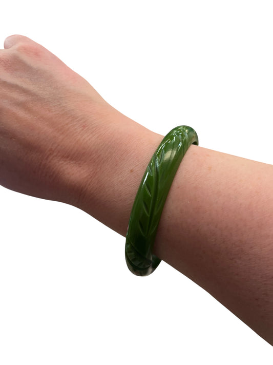 BOWS & CROSSBONES GREEN BANGLE